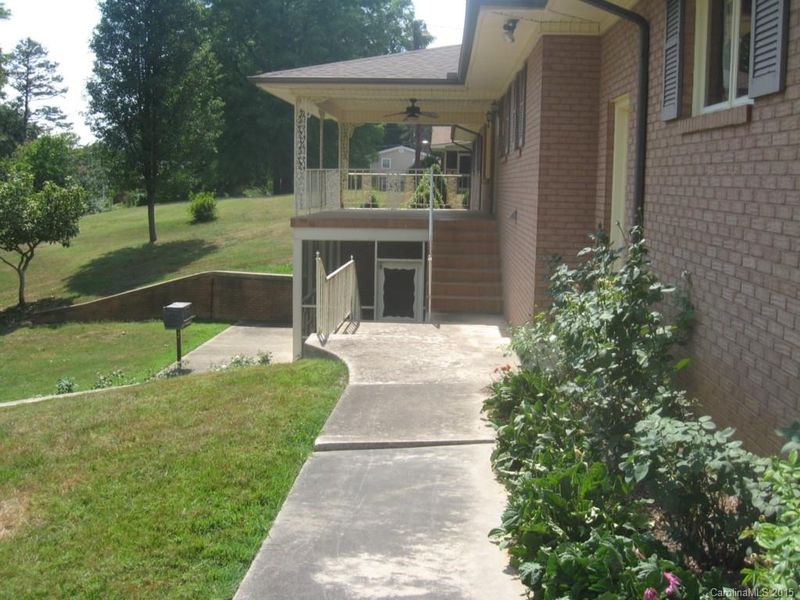 1006 Heather Dr, Kannapolis, NC 28083