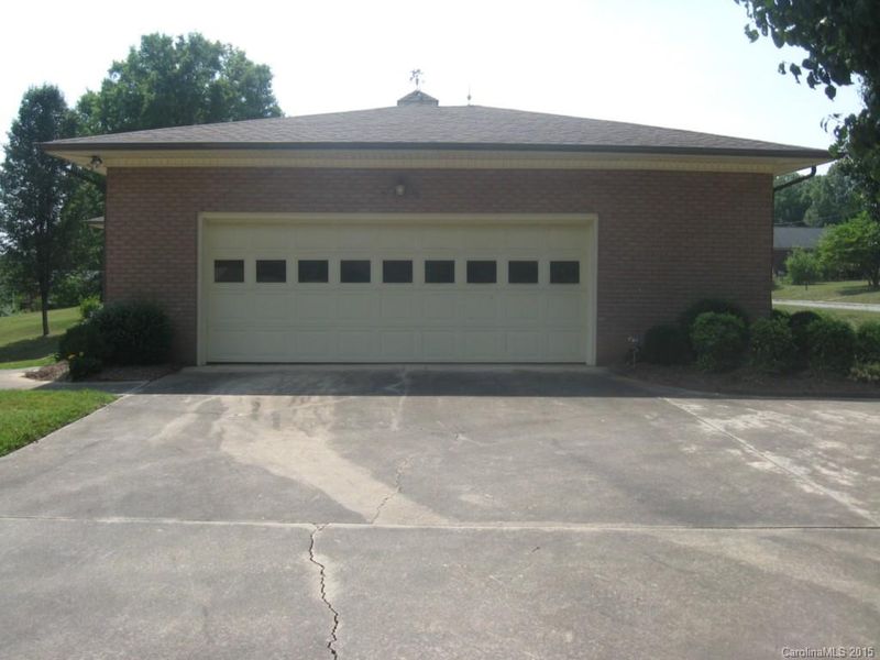 1006 Heather Dr, Kannapolis, NC 28083