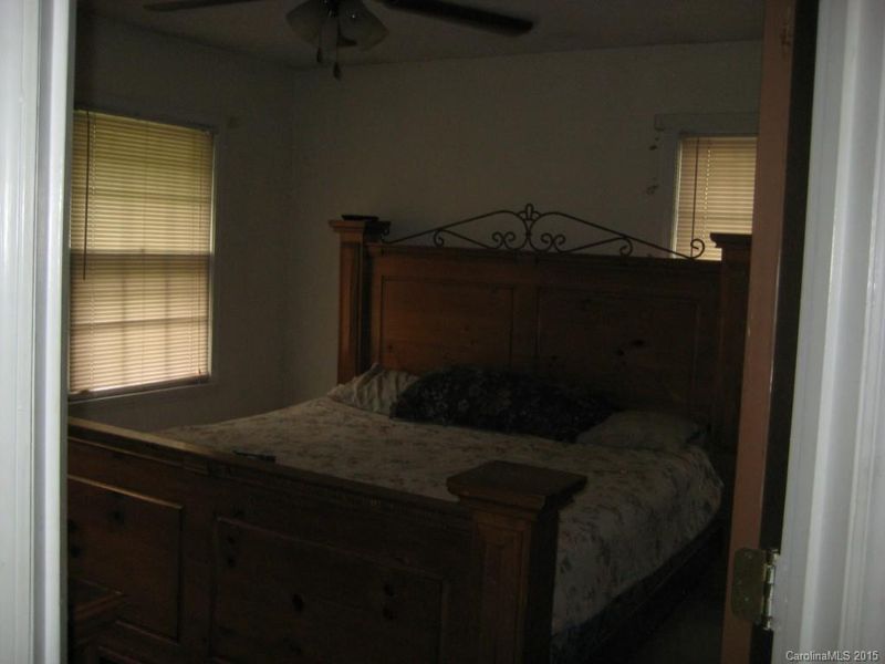 606 Colonial Dr, Statesville, NC 28625