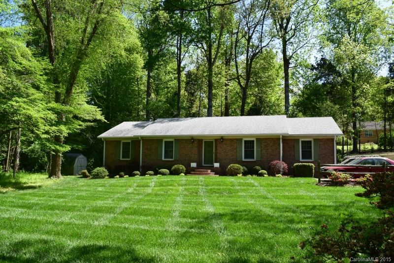 1200 Dumbarton Rd, Gastonia, NC 28054