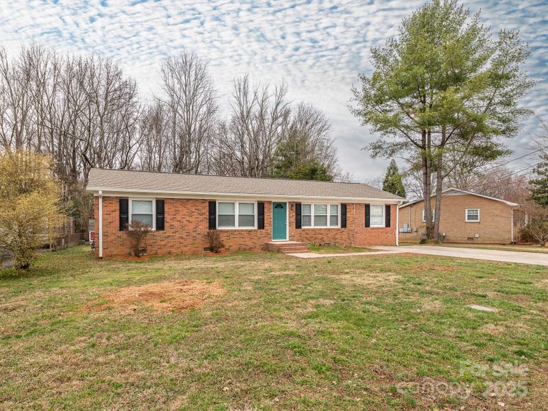 608 E Matthews St, Matthews, NC 28105