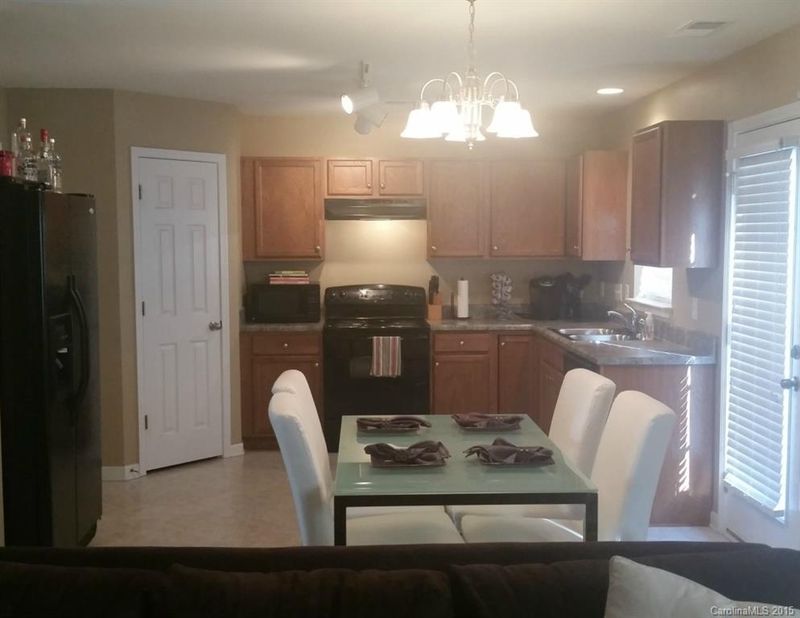 9727 Eagle Feathers Dr, Charlotte, NC 28214