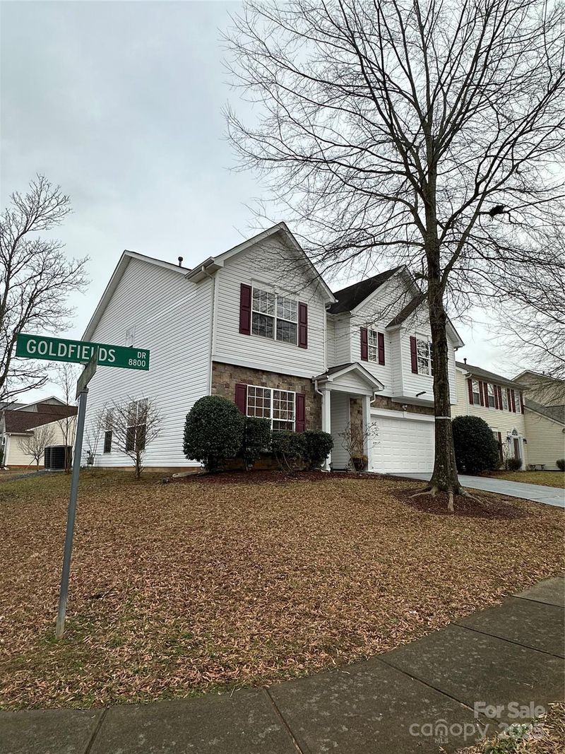 8833 Goldfields Dr, Charlotte, NC 28227