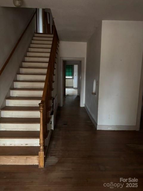2530 Valleyview Dr, Charlotte, NC 28212