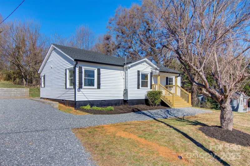 1916 7th Ave NW, Hickory, NC 28601