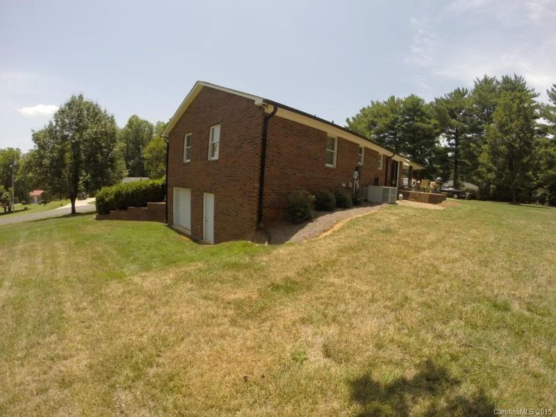 216 Meadowbrook Cir, Dallas, NC 28034