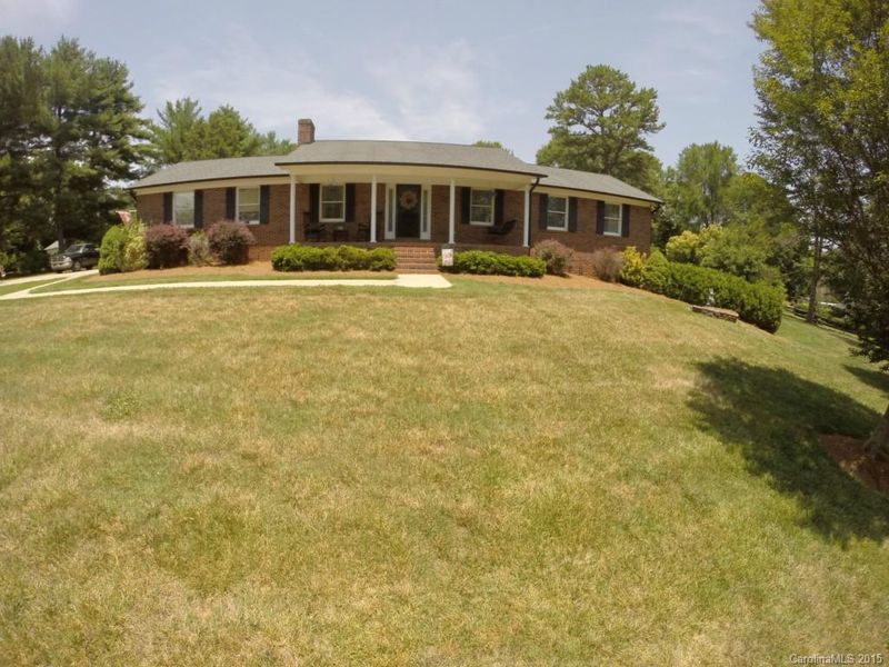216 Meadowbrook Cir, Dallas, NC 28034
