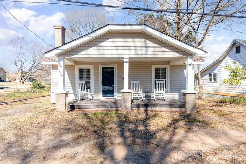 308 W Charlotte Ave, Mount Holly, NC 28120
