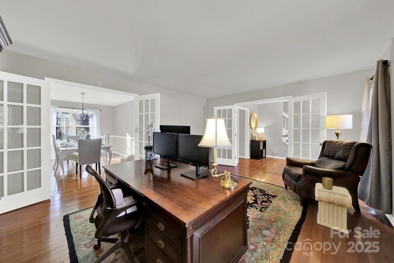 1427 Matthews Plantation Dr, Matthews, NC 28105
