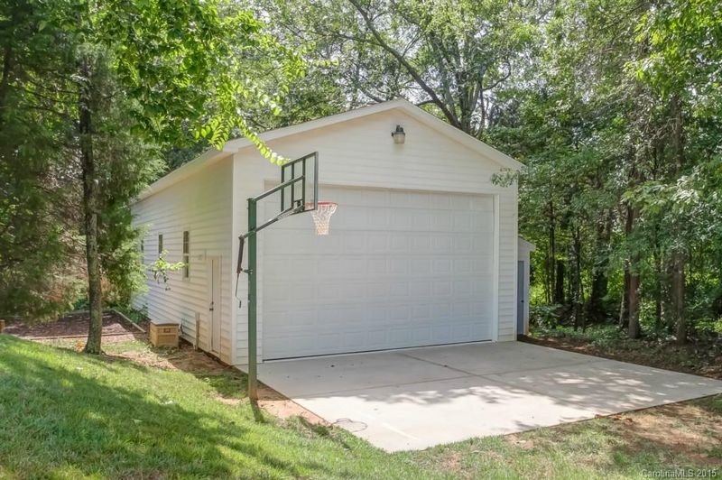 447 Glencrest Dr, Stanley, NC 28164