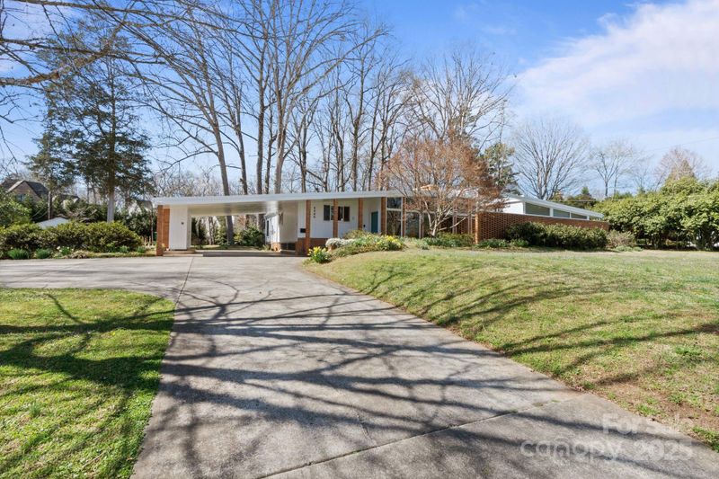 2300 Cloister Dr, Charlotte, NC 28211