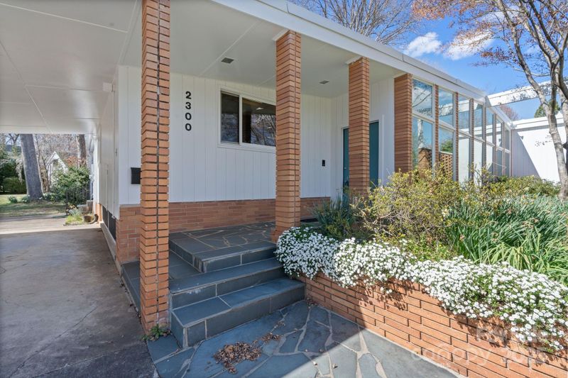 2300 Cloister Dr, Charlotte, NC 28211