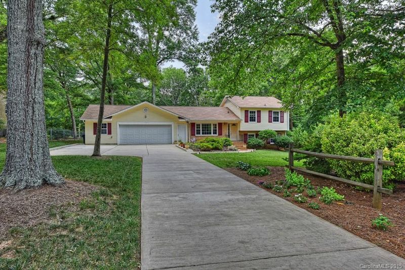 7201 Alamance Dr, Charlotte, NC 28227