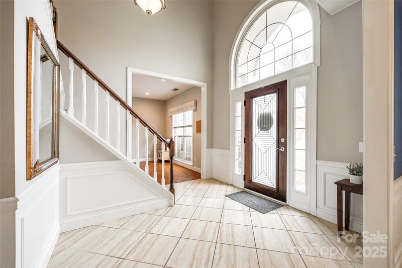 736 Meadow Lake Dr, Matthews, NC 28105
