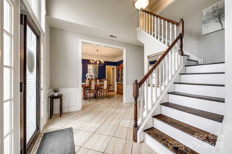 736 Meadow Lake Dr, Matthews, NC 28105