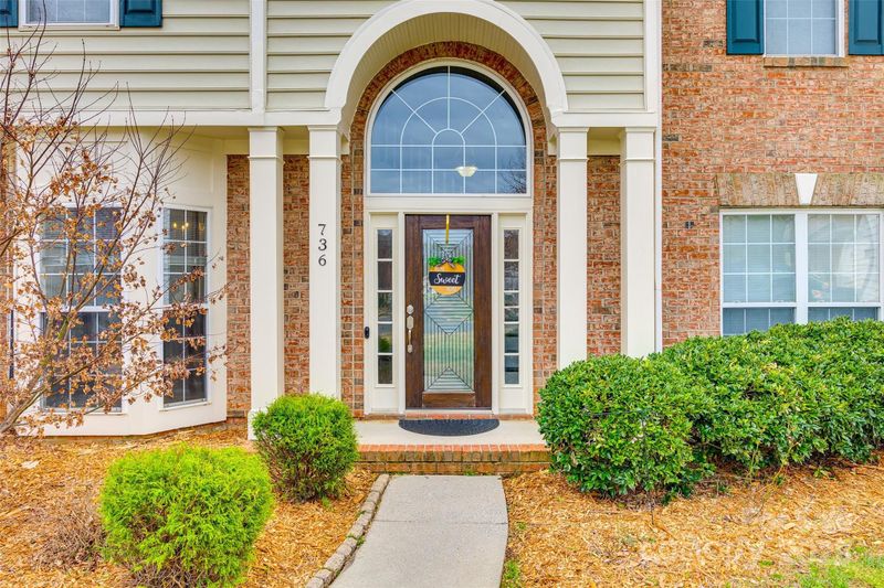 736 Meadow Lake Dr, Matthews, NC 28105