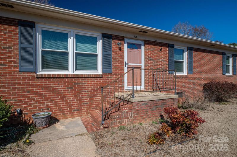 605 Castlewood Dr, Gastonia, NC 28056