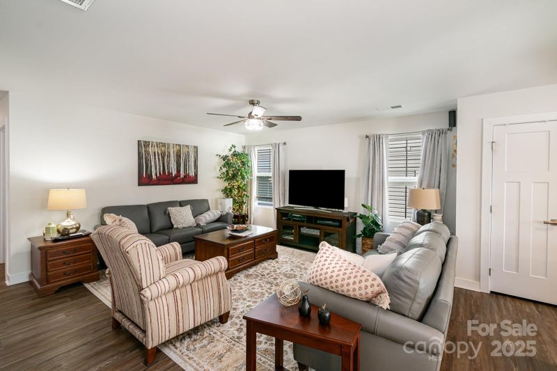9740 Wardley Dr, Charlotte, NC 28215
