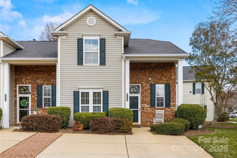8830 Cinnabay Dr, Charlotte, NC 28216