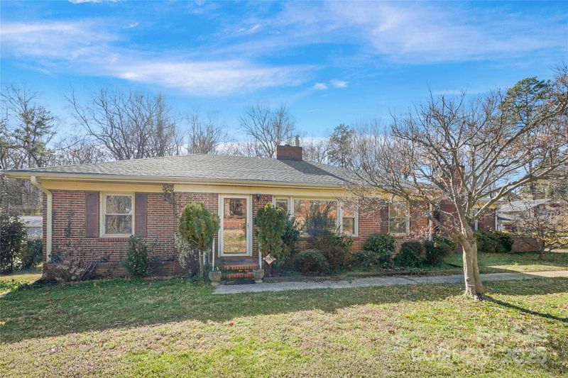 3901 Starmount Ave, Charlotte, NC 28269