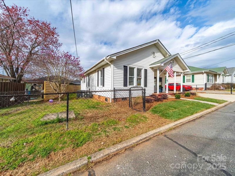 719 Washington St, Cramerton, NC 28032