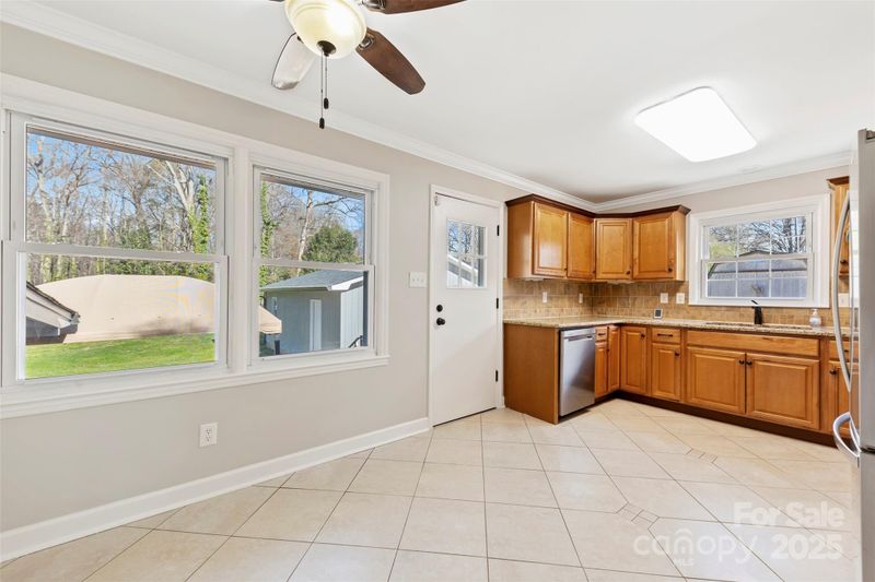 1438 Ridgewood Dr, Gastonia, NC 28054