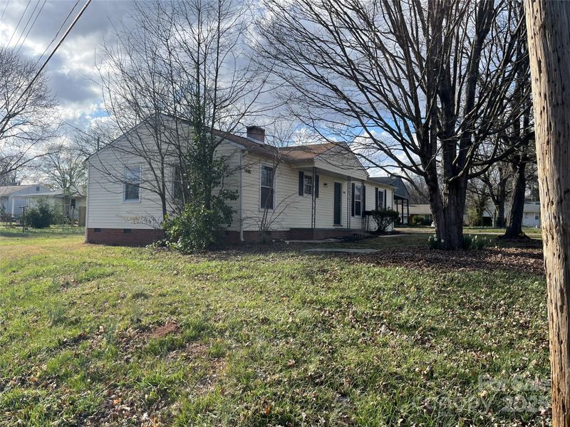 2908 Bellaire Dr, Charlotte, NC 28216