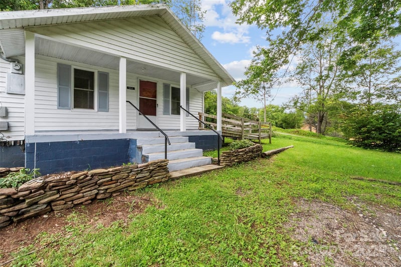 944 Georges Fork Rd, Burnsville, NC 28714
