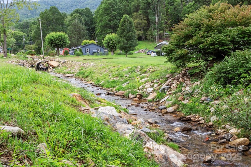 944 Georges Fork Rd, Burnsville, NC 28714