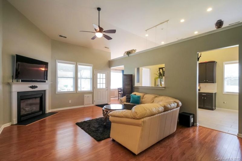 3012 Gloxinia Rd, Charlotte, NC 28215