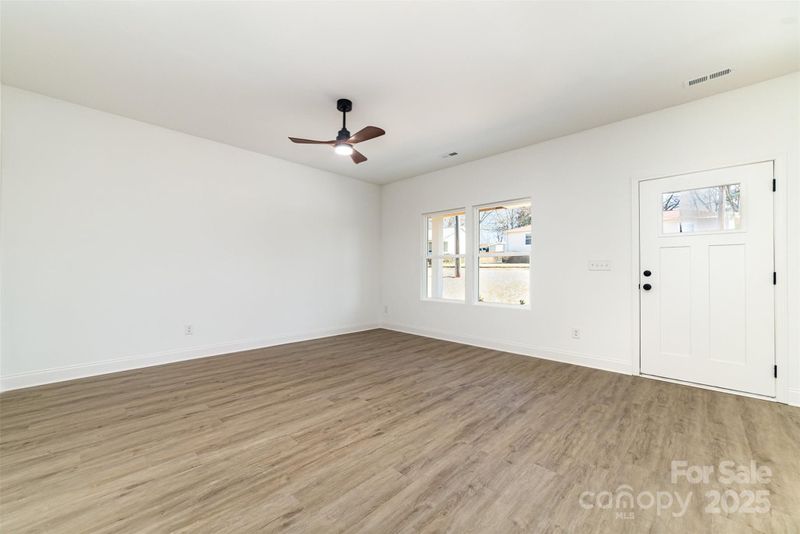 411 S Spargo St, Dallas, NC 28034