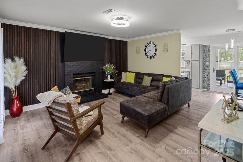 8721 Brampton Dr, Charlotte, NC 28215