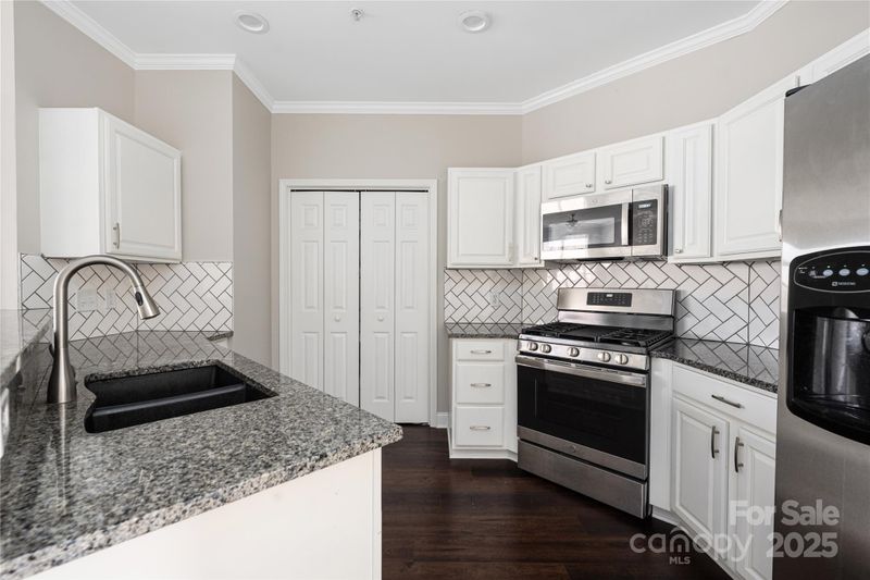 226 S Torrence St #303, Charlotte, NC 28204