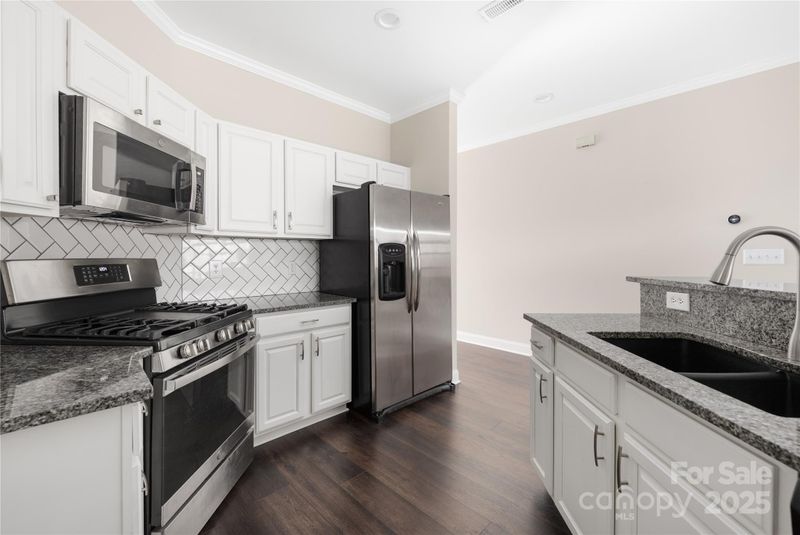 226 S Torrence St #303, Charlotte, NC 28204