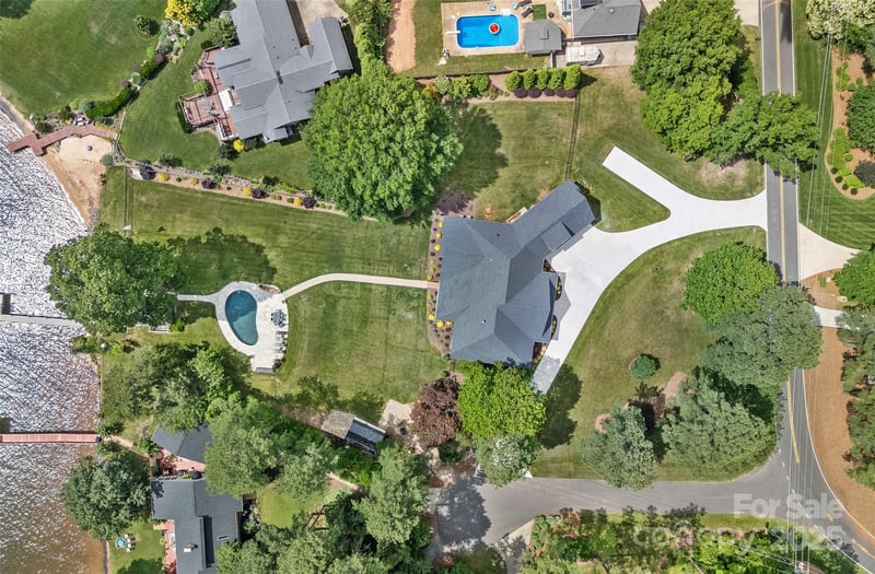 106 Beachview Dr, Mooresville, NC 28117