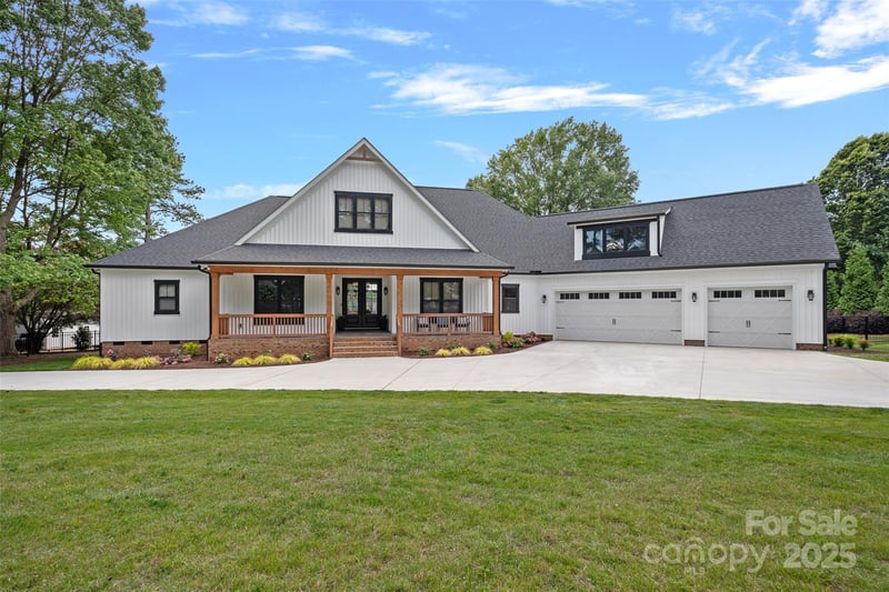 106 Beachview Dr, Mooresville, NC 28117