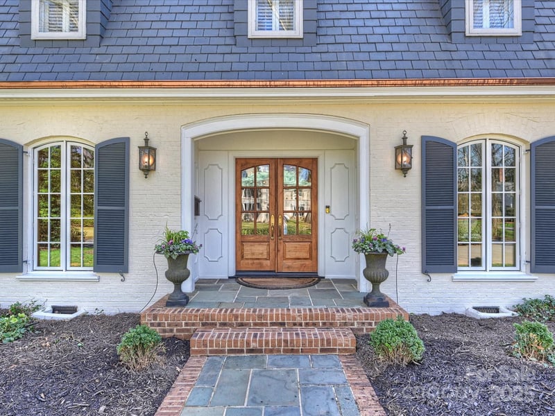 2423 Lemon Tree Ln, Charlotte, NC 28211