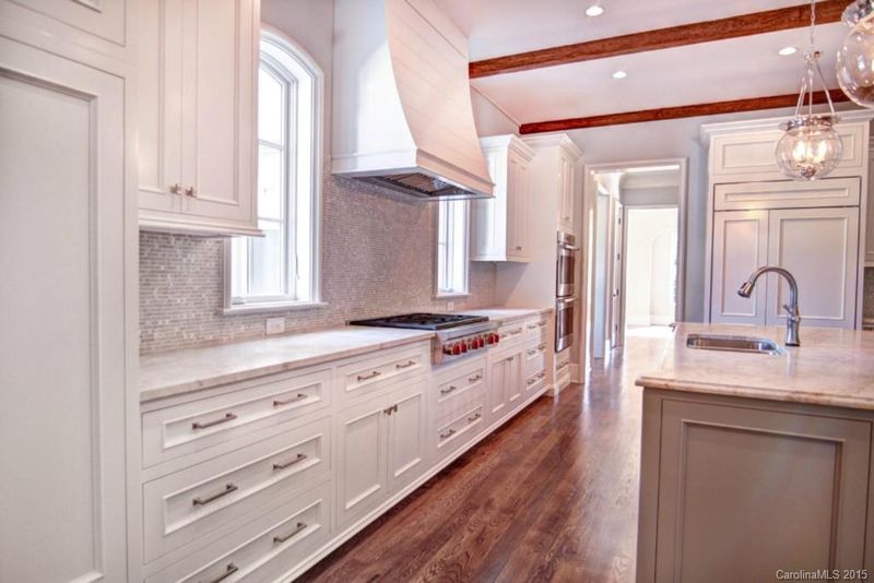 3525 Foxcroft Rd, Charlotte, NC 28211