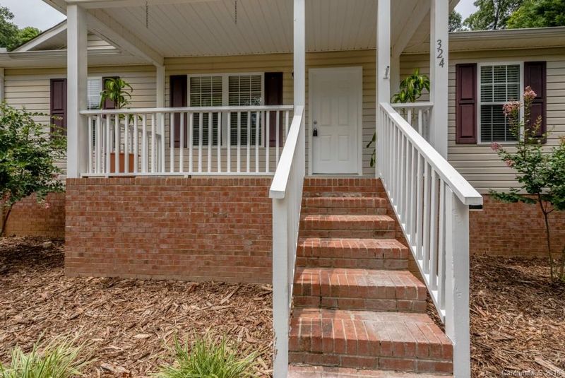 324 Hickory Wood Dr, Kannapolis, NC 28083