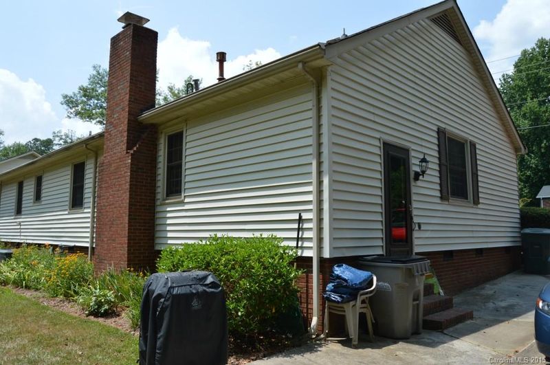 1823 Laurel Ln, Gastonia, NC 28054