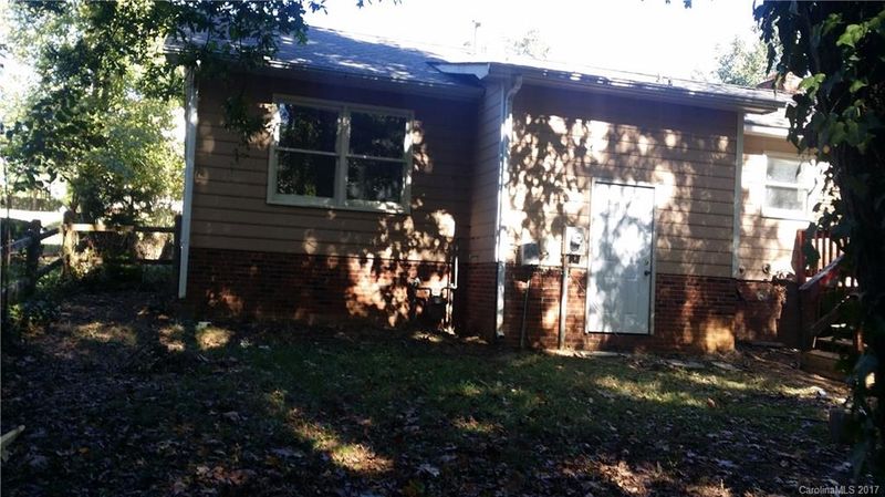 7007 Streamside Dr, Charlotte, NC 28212
