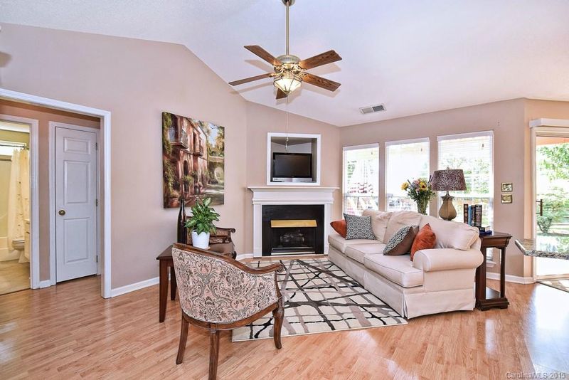 1704 Bianca Ct, Charlotte, NC 28214
