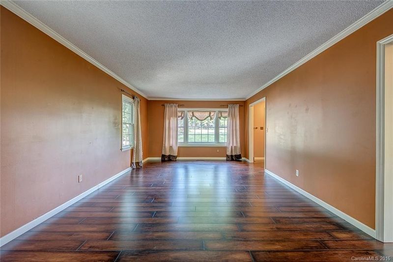 212 Woodleigh Dr, Gastonia, NC 28056