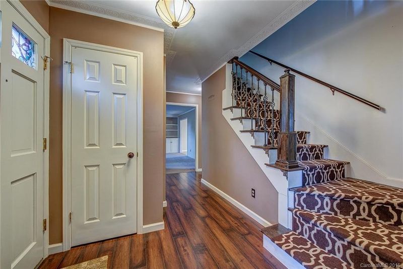 212 Woodleigh Dr, Gastonia, NC 28056