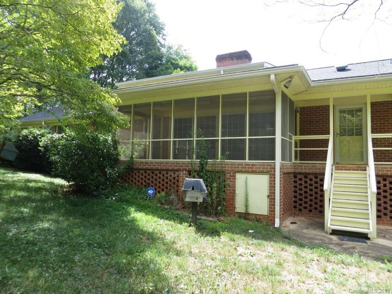 2345 Londonderry Dr, Gastonia, NC 28056