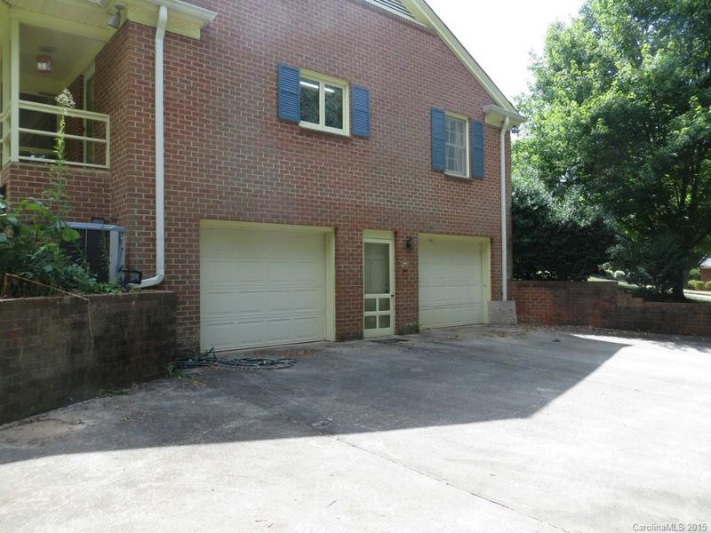 2345 Londonderry Dr, Gastonia, NC 28056