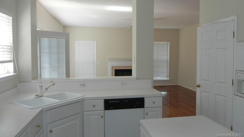 2314 Phlox Ct, Charlotte, NC 28213