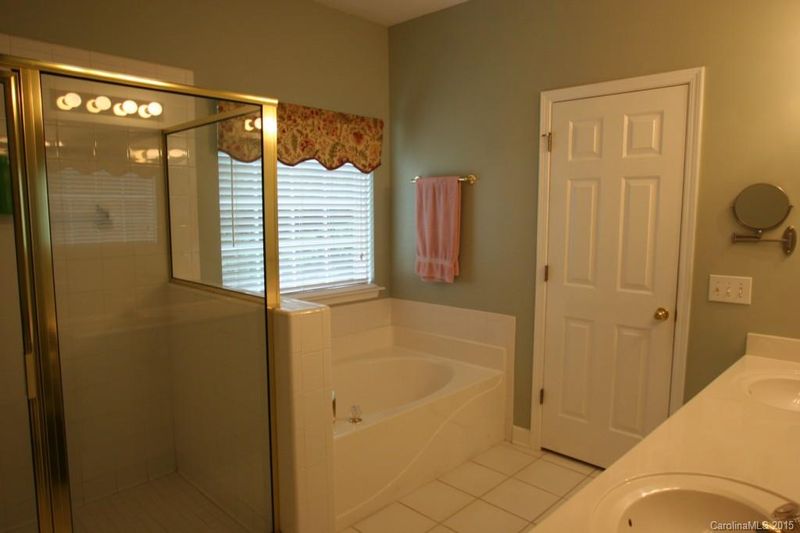 8128 Suttonview Dr, Charlotte, NC 28269