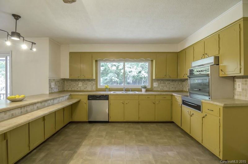 9008 Boyd Dr, Matthews, NC 28105