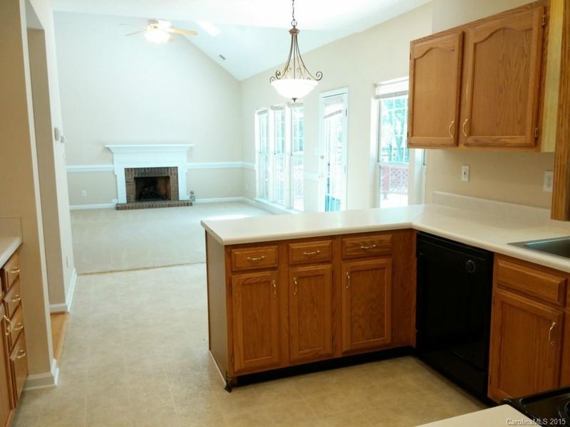8736 Londonshire Dr, Charlotte, NC 28216